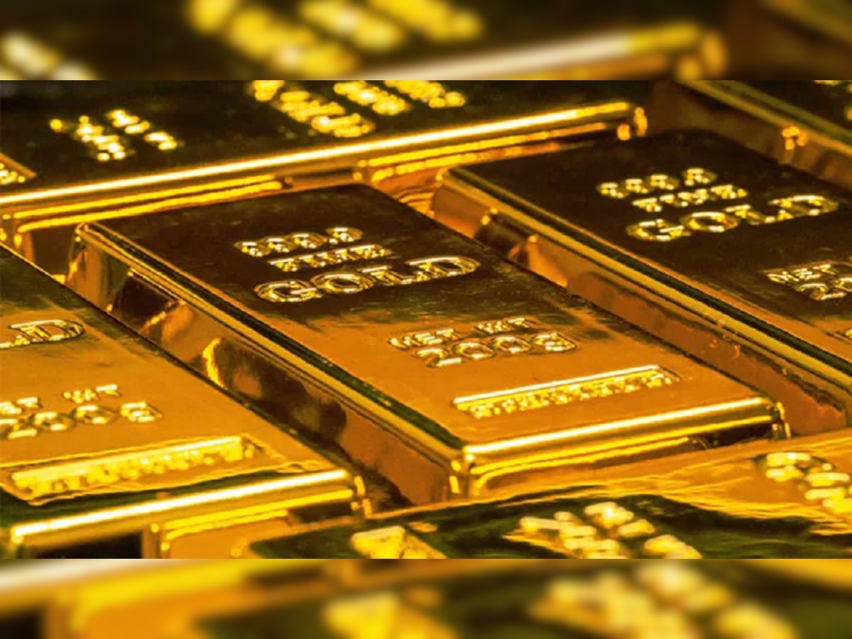 Gold Rate Today: आजचं सोनं खरेदी केलं तर तुमचे किती पैसे वाचतील? पाहा नवे दर title=