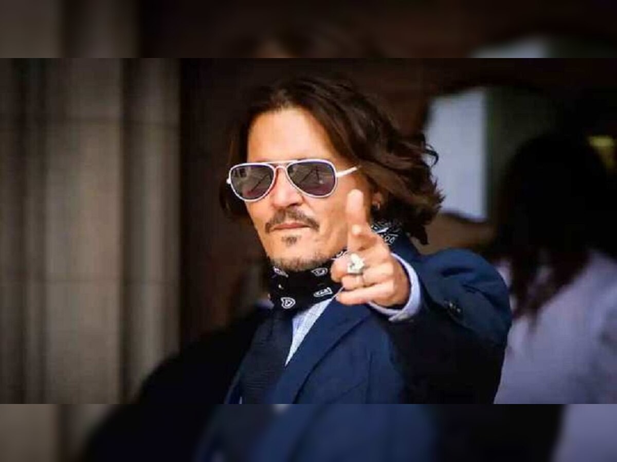Johnny Depp ने अशा ठिकाणाहून काढला डायमंड नेकलेस की तुम्हाला येईल किळस... Girlfriend सुद्धा झाली हैराण!  title=
