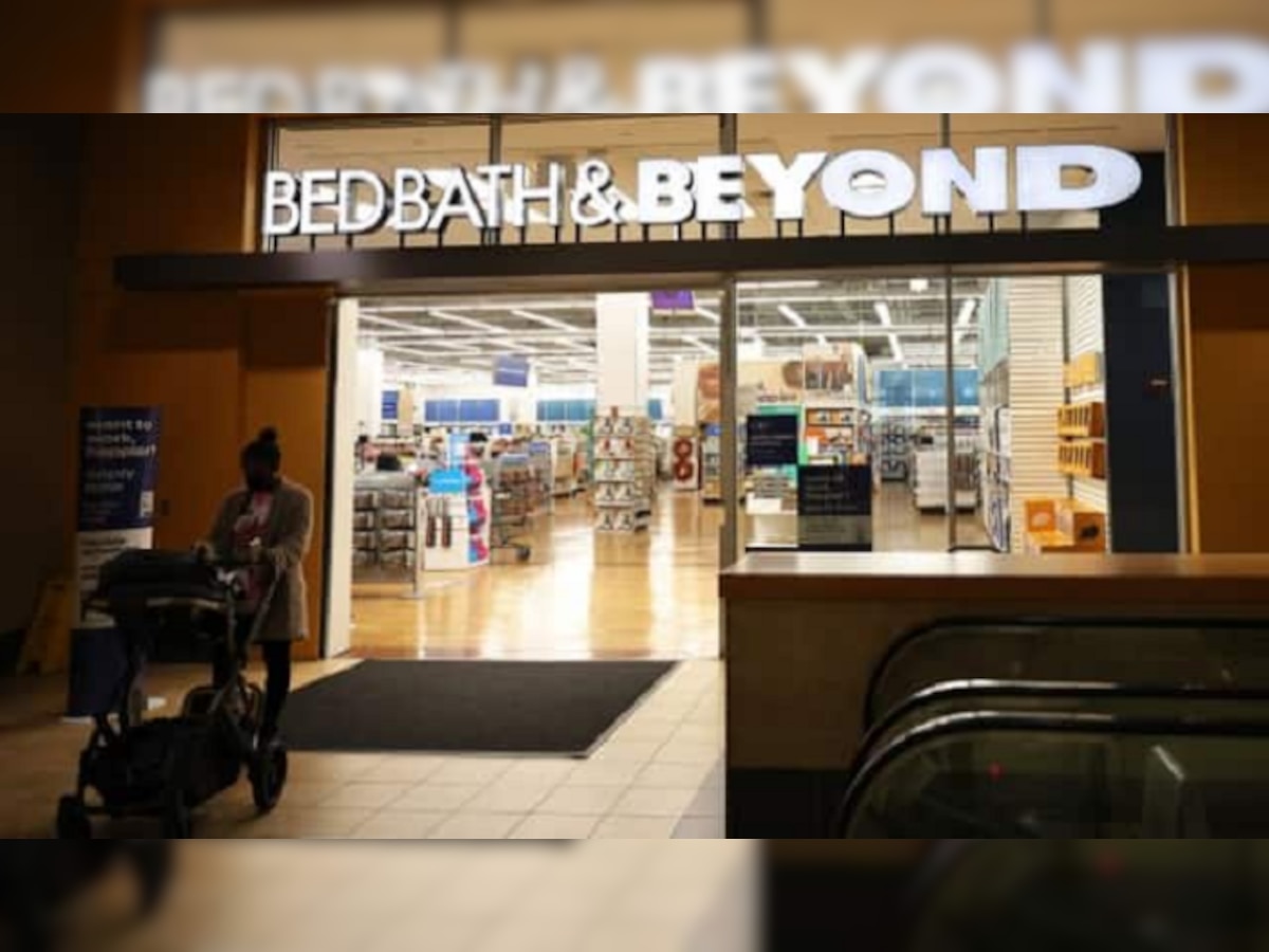 धक्कादायक! Bed Bath And Beyond च्या CFO चा इमारतीवरून पडून मृत्यू title=