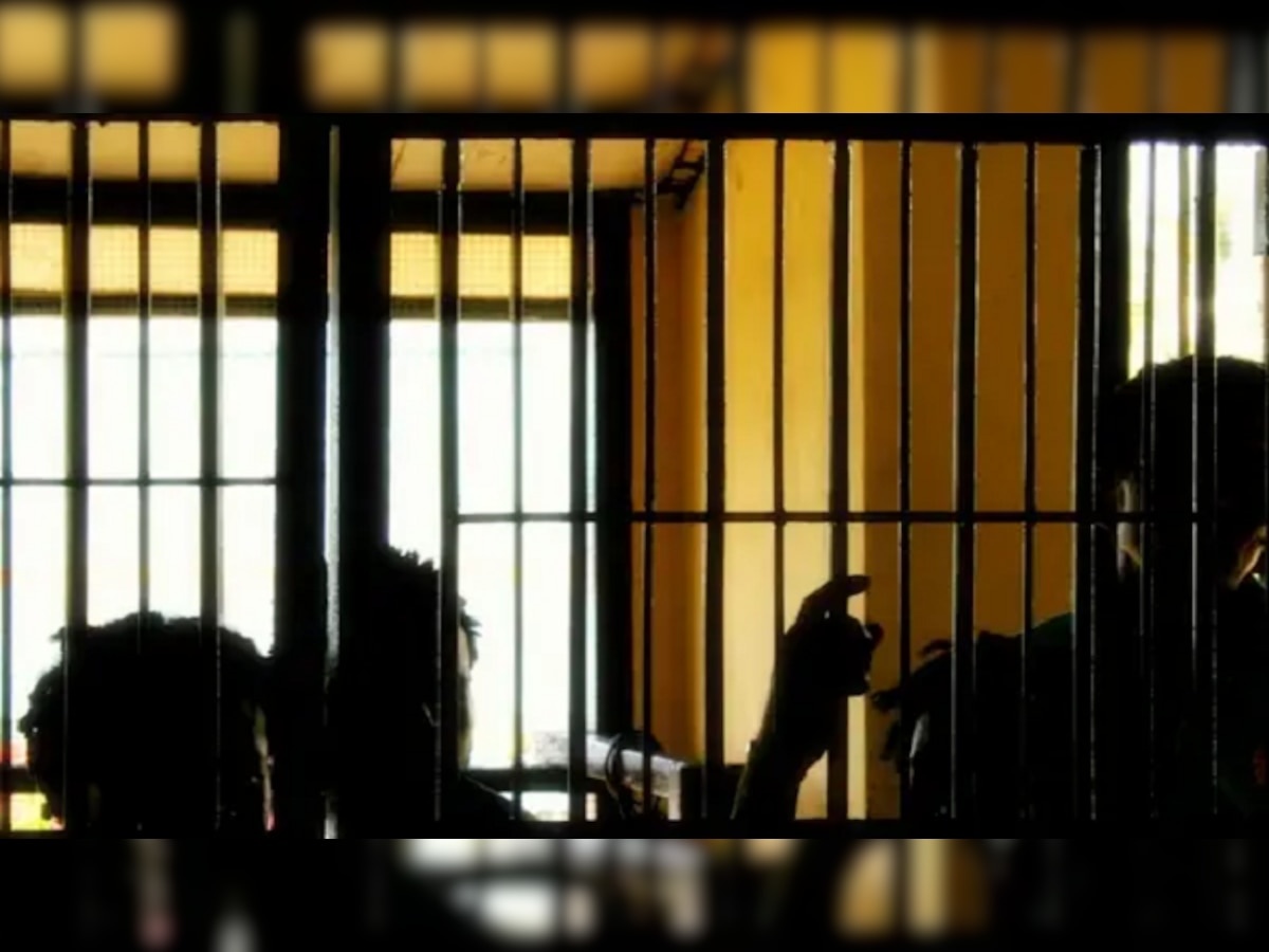 जेलमध्ये 26 कैद्यांना HIV; 70 महिला कैद्यांची होणार तपासणी title=