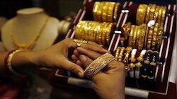 Gold Price Today: सोनं खरेदीसाठी किती रुपये जास्त मोजावे लागतील? पाहा आजचे दर 