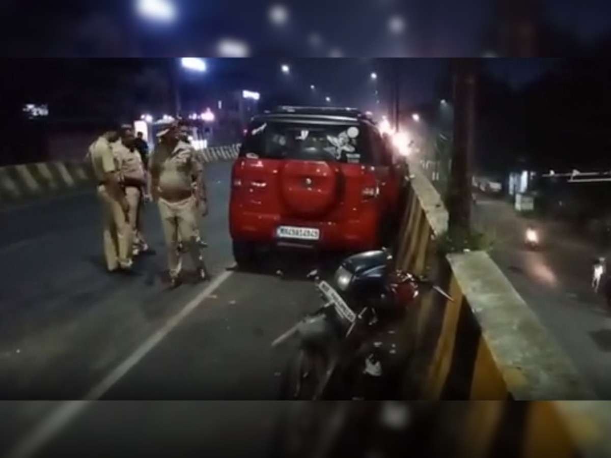 Car-Two wheeler Accident in Nagpur : नशेत गाडी चालवताना फोन आला आणि...,कार-दुचाकीच्या अपघातात 4 जणांचा मृत्यू title=