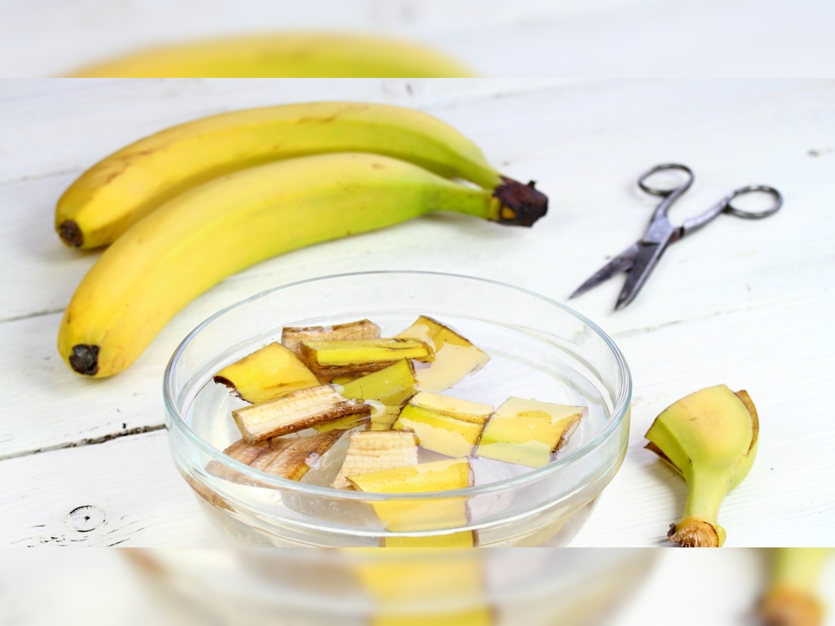Banana Peels: केळीची साल देखील खूप उपयुक्त, जाणून घ्या फायदे title=