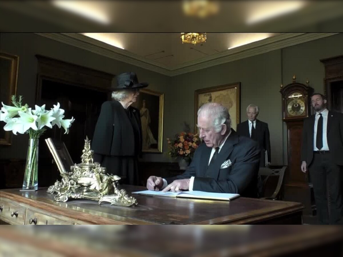 'This Bloody thing...' म्हणणाऱ्या King Charles III यांचं संतप्त रुप पहिल्यांदाच जगासमोर; Video Viral  title=