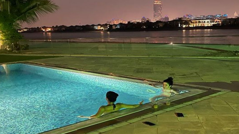Pool Khan actress and shahrukh khans daughter suhana khan swimming pool photos ...