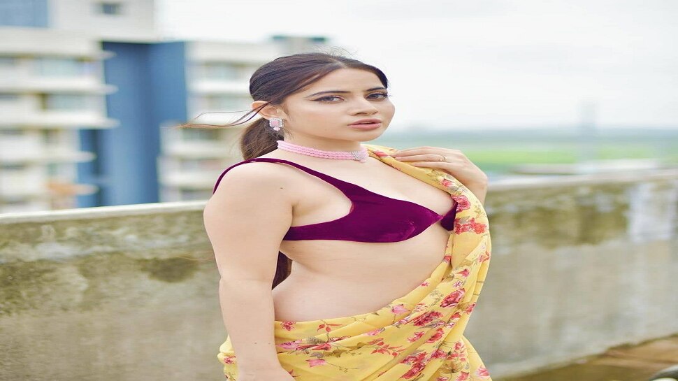 Hot And Bold Urfi Javed Cross All Limits And Showed Her Undergarments In Front Of Camera Video