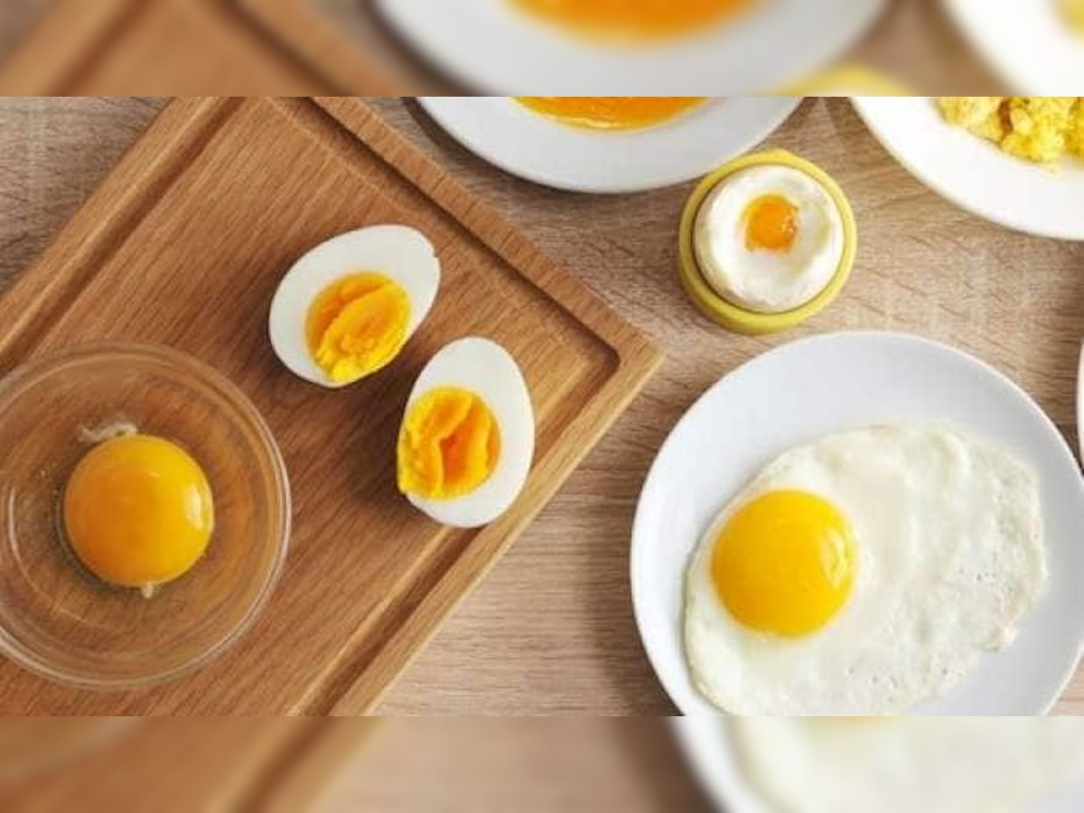 अंड खाण्याची योग्य पद्धत माहितीये? काय म्हणता तुम्ही आतापर्यंत चुकीच्या पद्धतीनं Eggs खात होतात?  title=