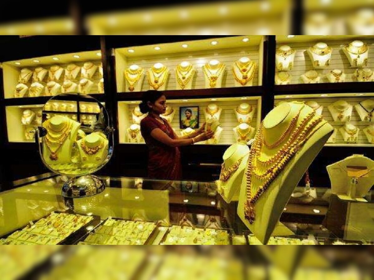 Gold Silver Price Today : सोने खरेदी करणाऱ्यांसाठी आनंदाची बातमी..., जाणून घ्या आजचे दर  title=