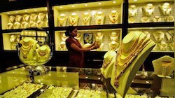 Gold Silver Price Today : सोने खरेदी करणाऱ्यांसाठी आनंदाची बातमी..., जाणून घ्या आजचे दर 