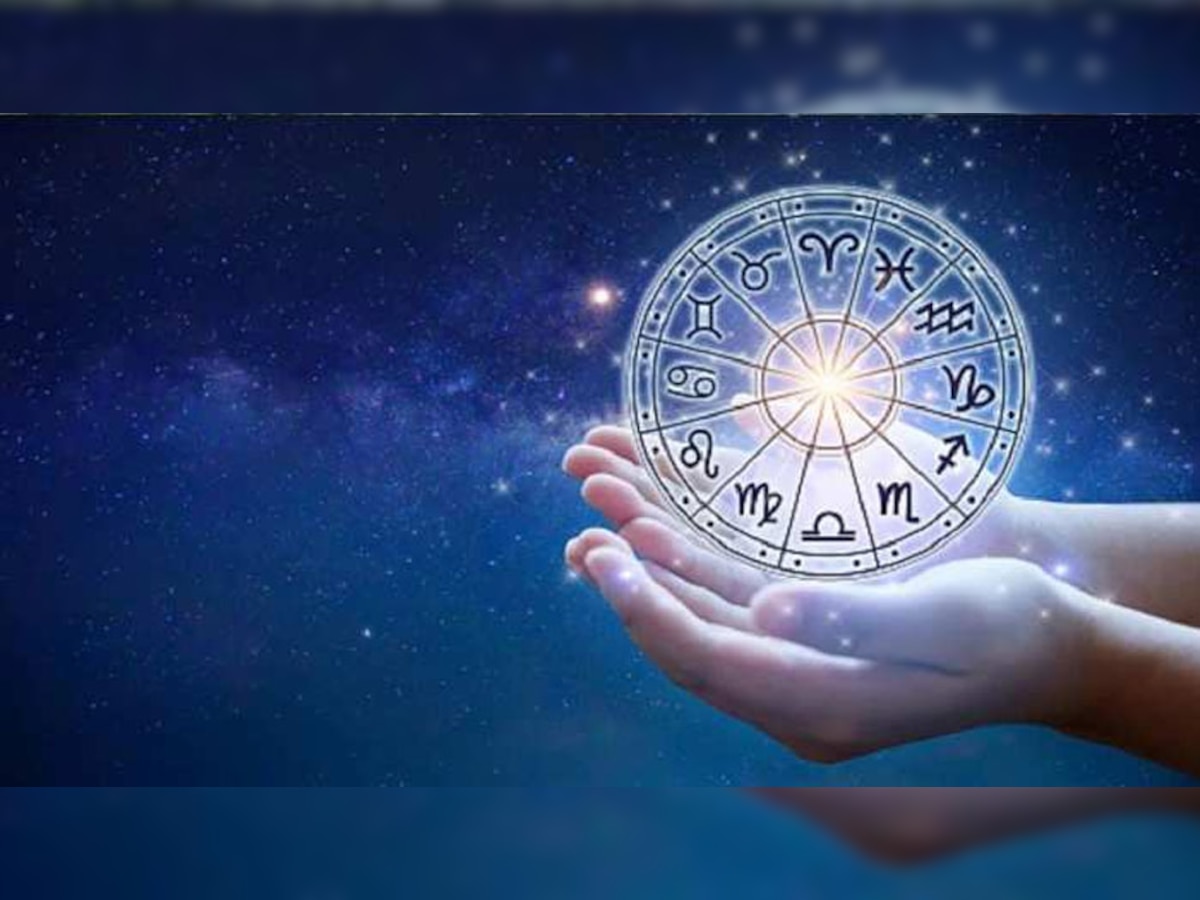October Monthly Horoscope : पुढच्या महिन्यात ग्रहांचं गोचर कोणासाठी अनुकूल? तुम्ही या राशीचे असाल तर मिळेल असं फळ title=