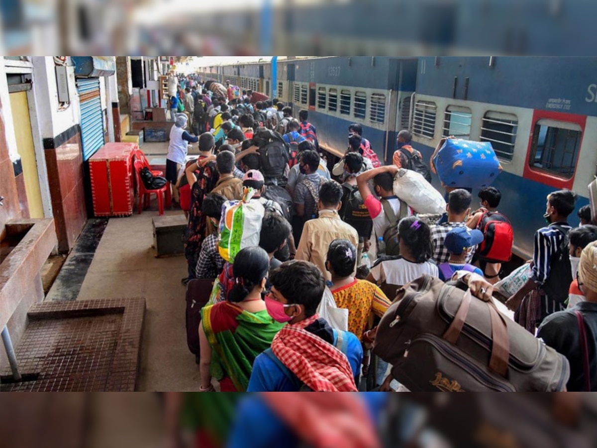 Indian Railways: गर्दी रोखण्यासाठी रेल्वेचा मोठा निर्णय, या तिकीट दरात होणार वाढ title=