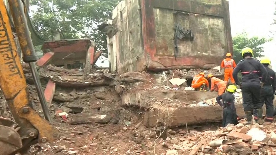 नवी मुंबईत चार मजली इमारतीचा भाग कोसळला, एकाचा मृत्यू