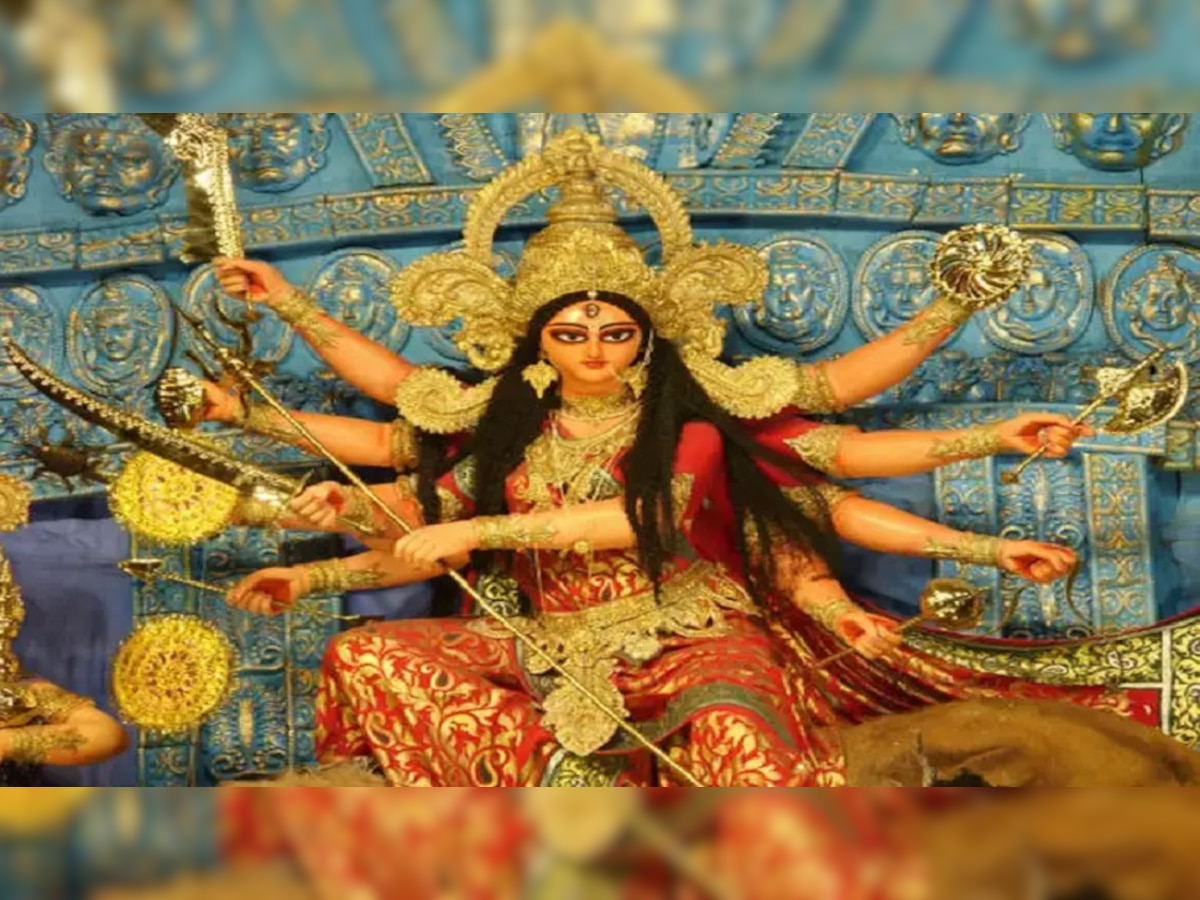 Navratri Ashtami 2022 : 'या' गोष्टी नवरात्रीच्या महाअष्टमीला केल्या पाहिजेत, देवीची विशेष कृपा असते  title=