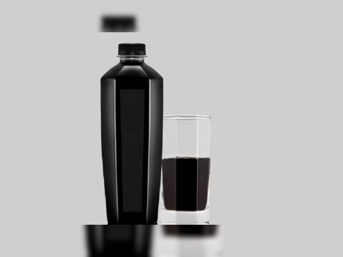 Black Water : सेलिब्रिटी पीत असलेल्या काळ्या पाण्यामध्ये नक्की असतं तरी काय जाणून घ्या... title=