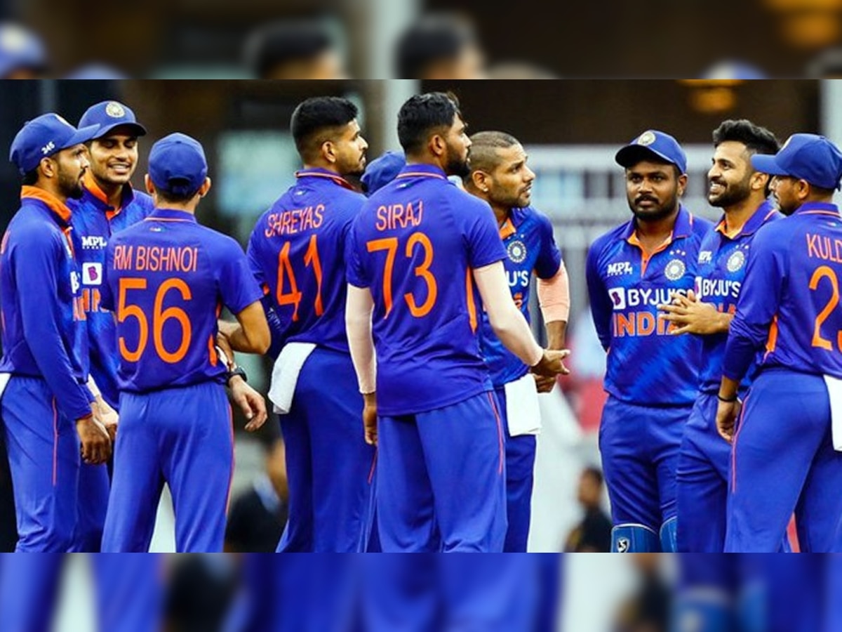 IND vs SA: पहिल्या वनडेत टीम इंडियाचा पराभव; शिखर धववने 'या' खेळाडूंवर फोडलं खापर title=