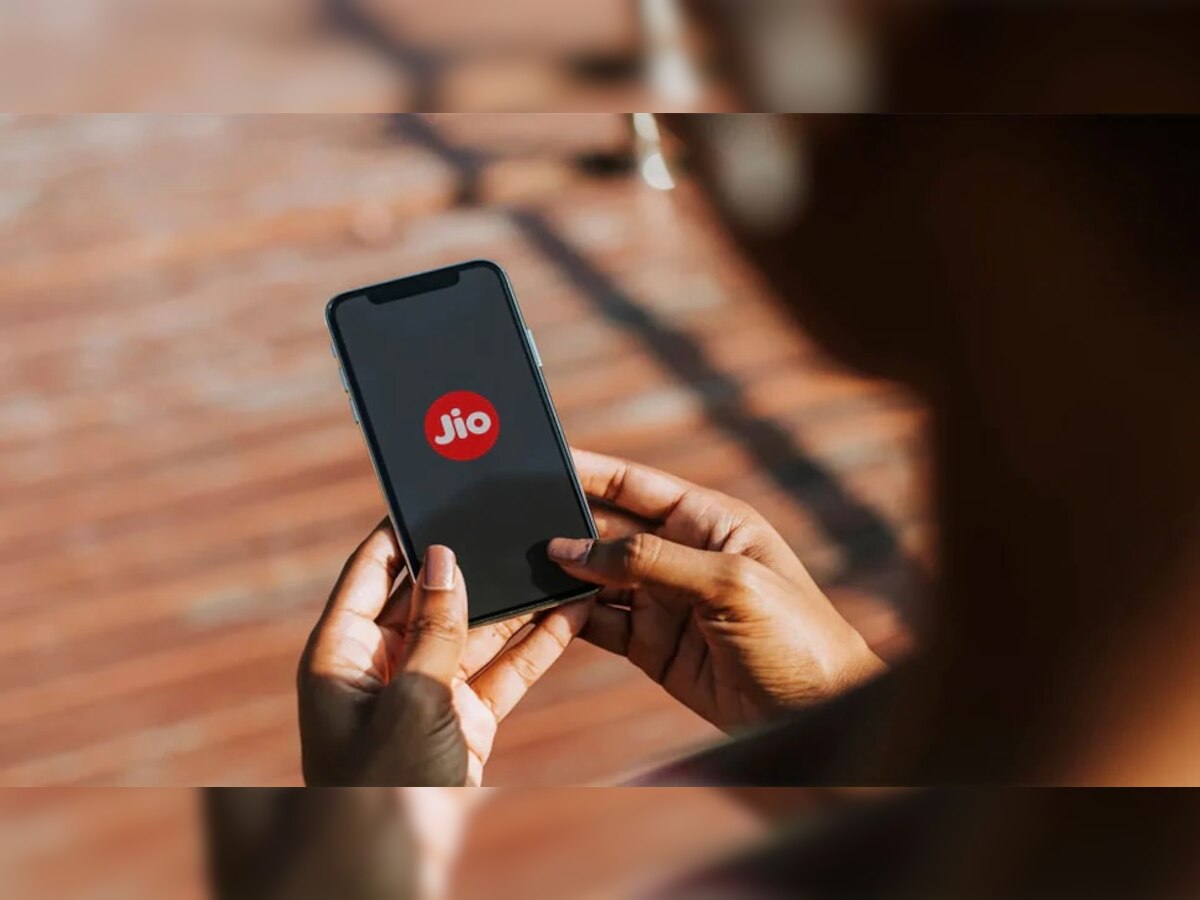 5G Network: Jio 5G तुमच्या स्मार्टफोनवर सुरू करायचंय? या सोप्या स्टेप्स फॉलो करा  title=