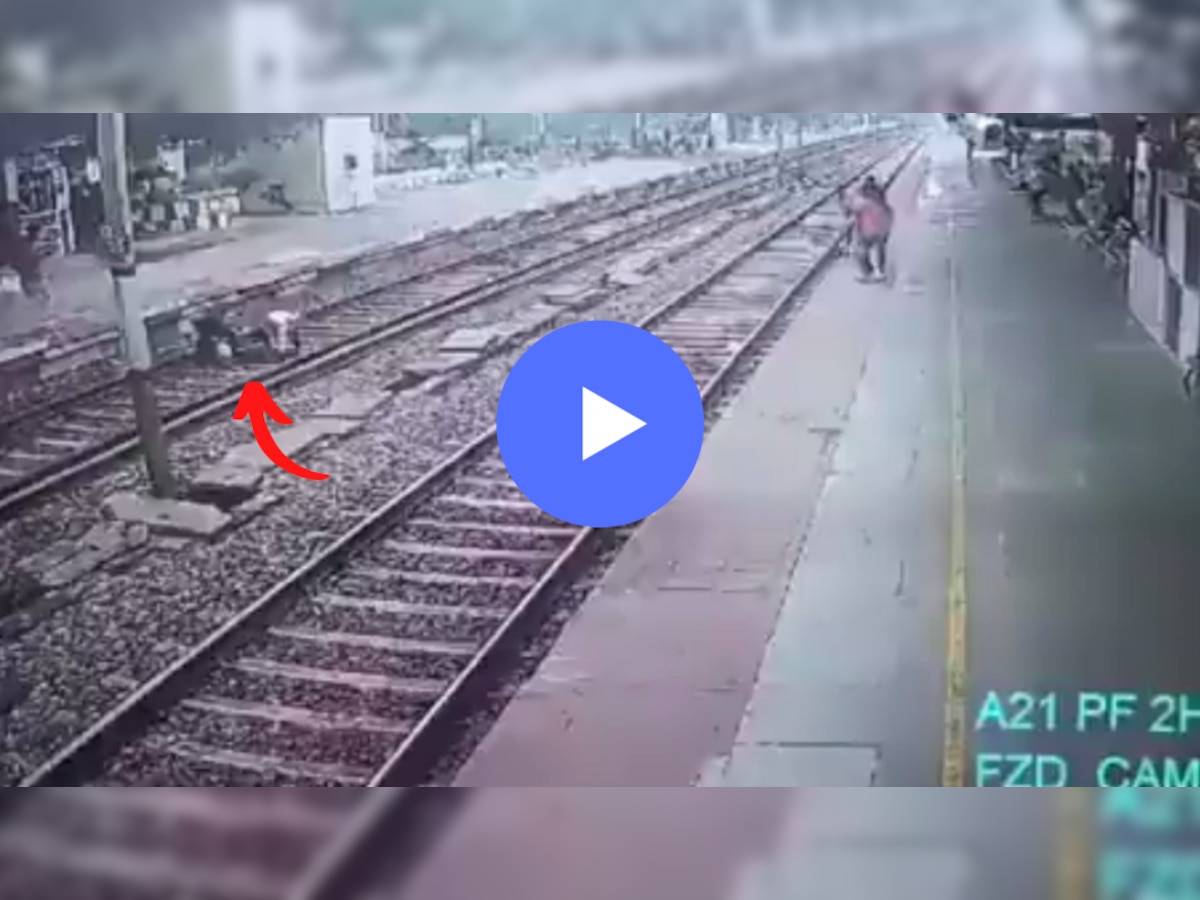 CCTV VIDEO : बापाचं बोलणं पोराच्या मनाला लागलं, थेट रेल्वे रुळावर जाऊन झोपला अन्... title=