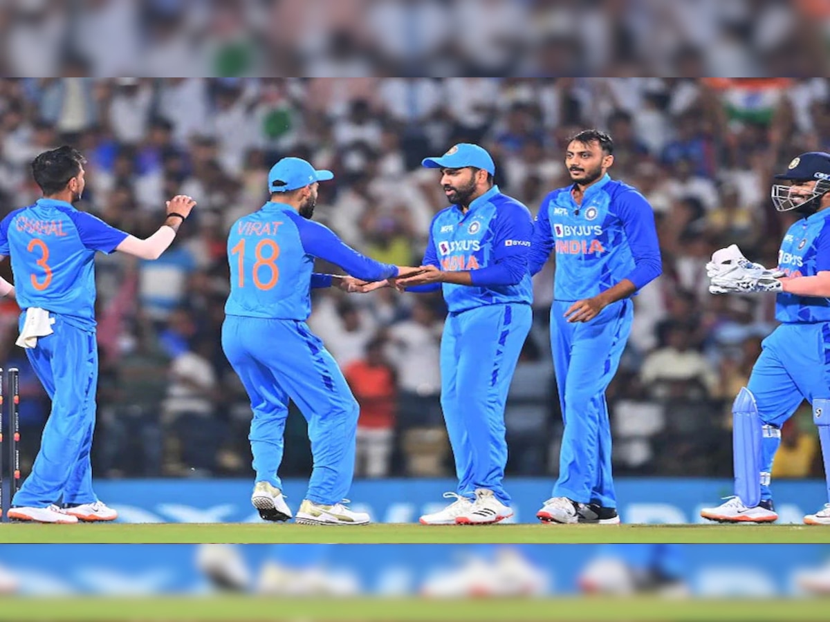 T20 World Cup 2022 : टी 20 वर्ल्ड कप दरम्यान टीम इंडियाचा दिग्ग्ज होणार 'आऊट'  title=