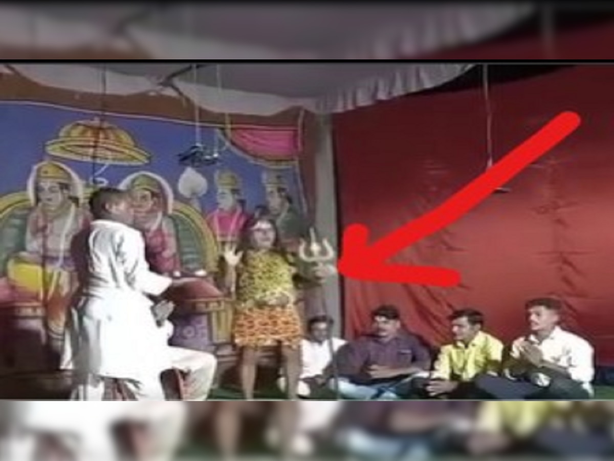 Viral Video: रामलीलामध्ये शिव भूमिका करणाऱ्या कलाकाराचा मृत्यू, Video व्हायरल title=
