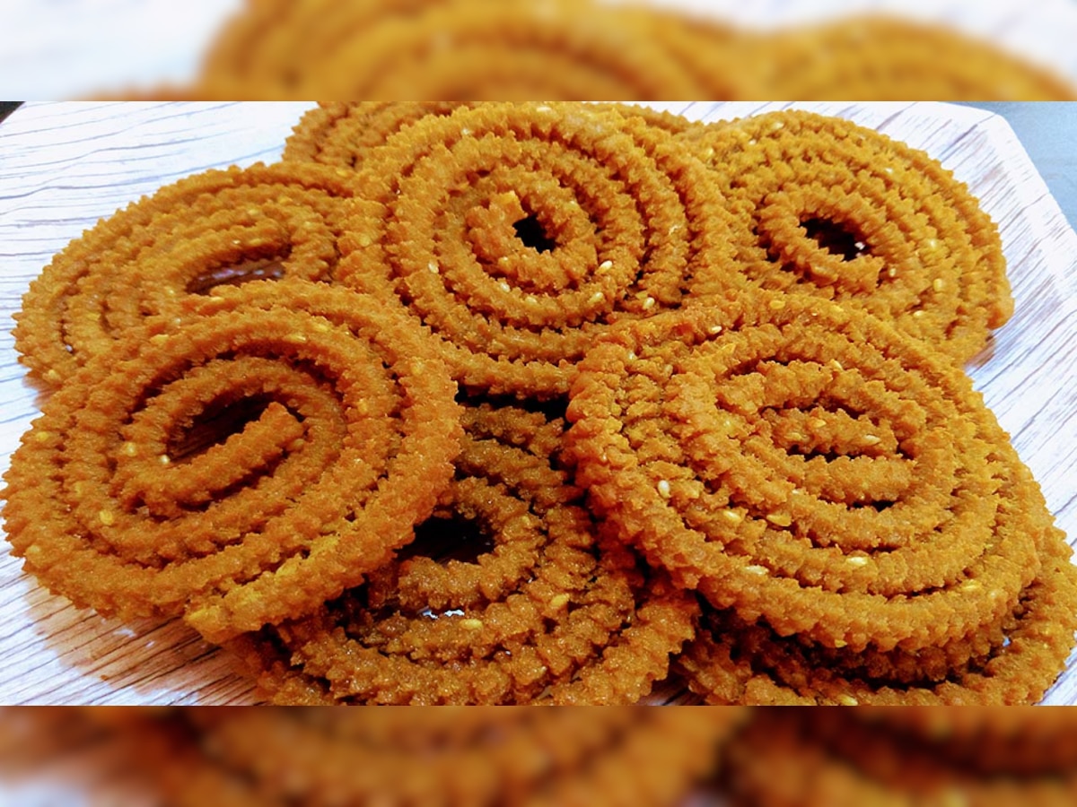 Chakli recipe: Diwali साठी बनवलेल्या चकल्या नरम पडतात? घाबरू नका आधी ही माहिती वाचा  title=