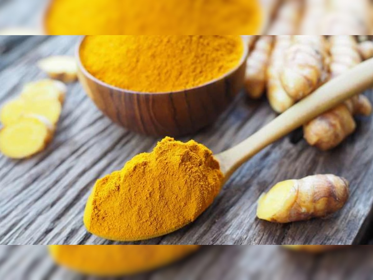 Turmeric: अशा लोकांनी चुकूनही हळद खाऊ नये, अन्यथा... title=