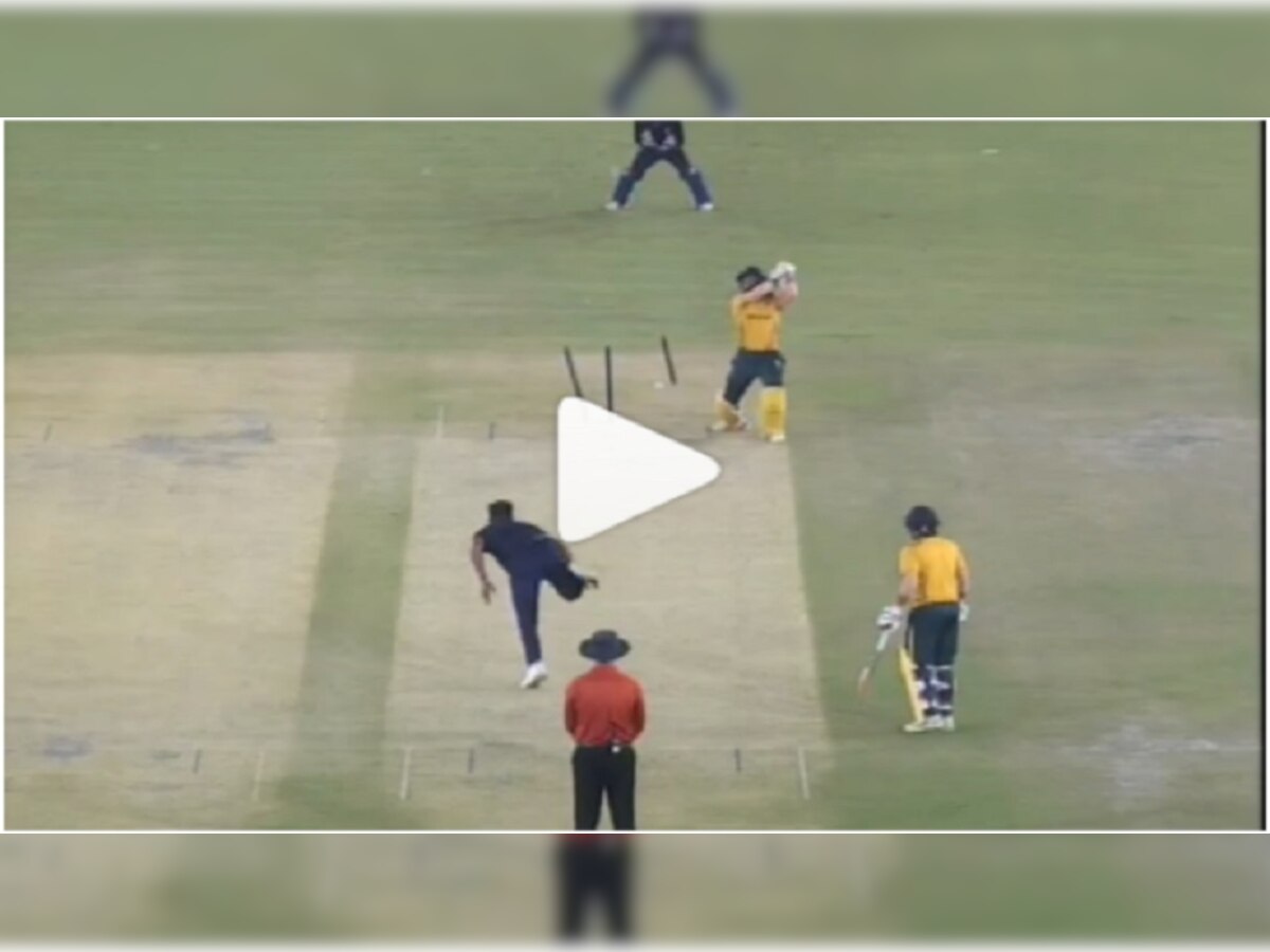 Syed Mushtaq Ali Trophy: उमरानच्या घातक बॉलने स्टम्पच उडाला हवेत, बॅट्समनही पाहतच राहिला,VIDEO आला समोर  title=