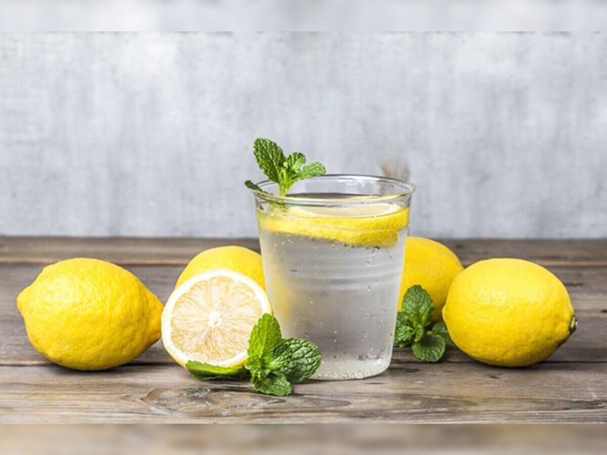Lemon Water: जेवल्यानंतर लिंबू पाणी प्या, आरोग्यादृष्ट्या होतील 'हे' आश्चर्यकारक फायदे  title=