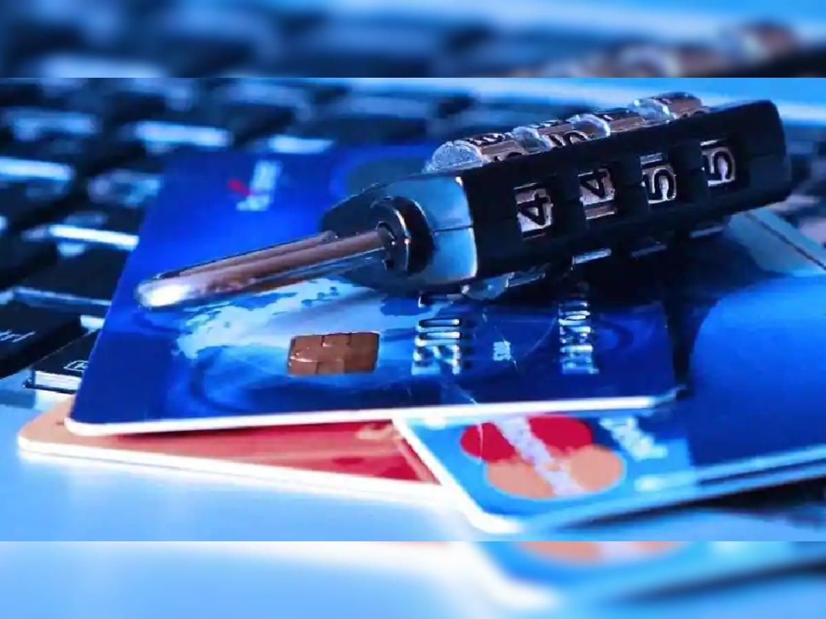 Credit Card खरंच फ्री असतं का? घेतलं तर काय नुकसान होतं? जाणून घ्या यामागचं वास्तव title=