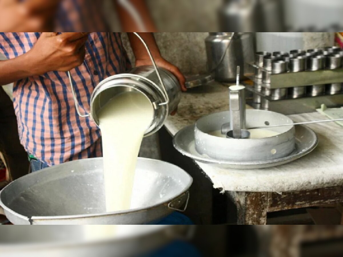 Milk Rate : दुधाचे भाव आणखी 5-6 रुपयांनी महागणार? title=