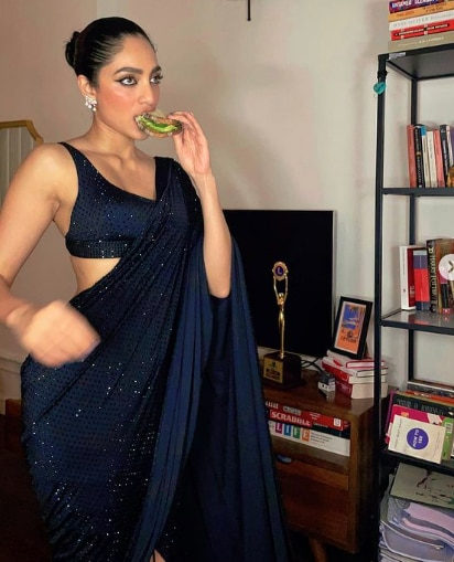 Bollywood Actress shobhita  Dhulipala shares bold saree pics give fashion goals 