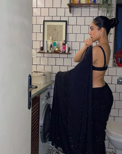 Bollywood Actress shobhita  Dhulipala shares bold saree pics give fashion goals 