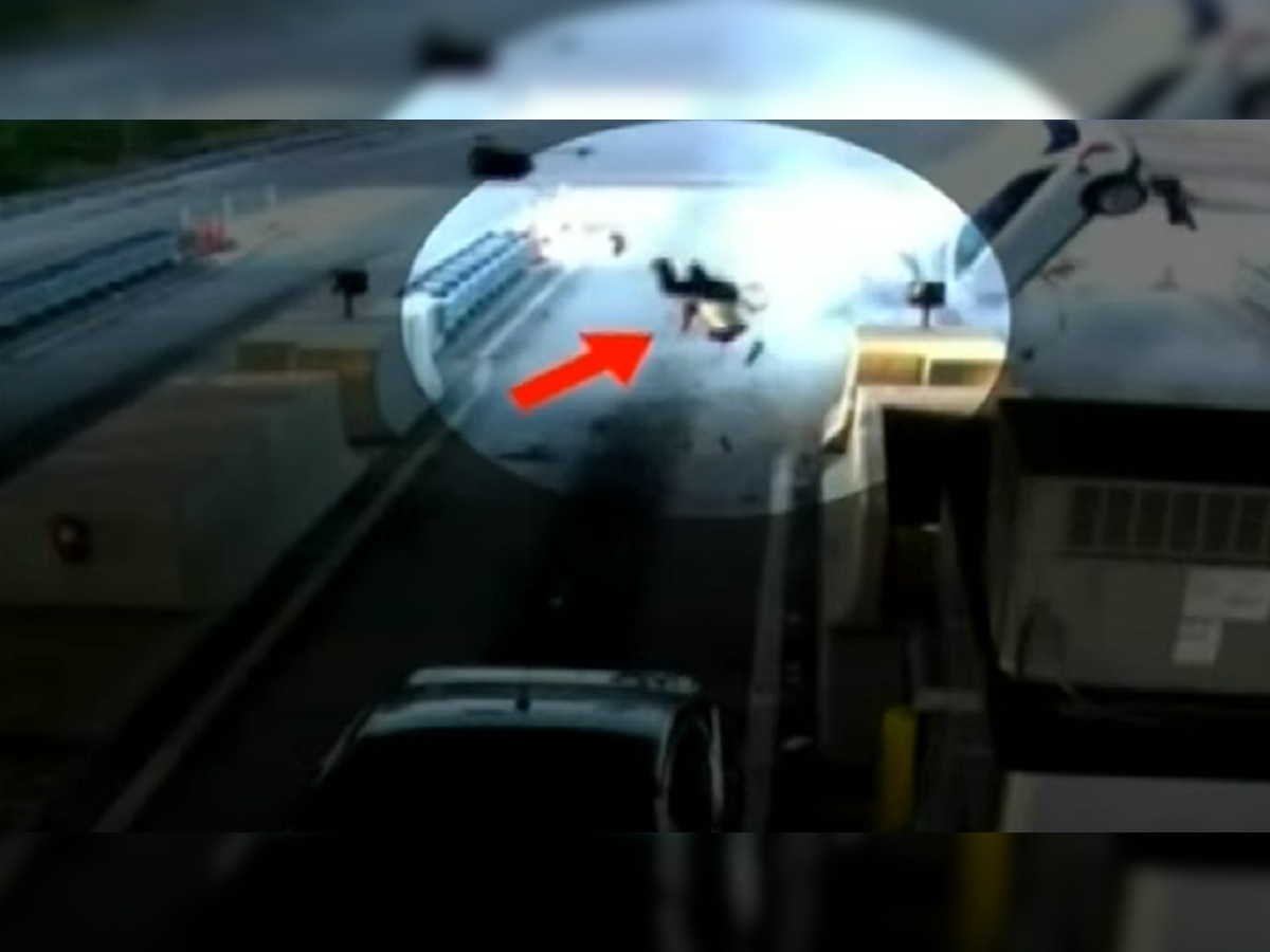 Viral Video : कारमधून ड्रायव्हर फूटबॉलसारखा उडाला, अपघातात कारचे तुकडे तुकडे title=