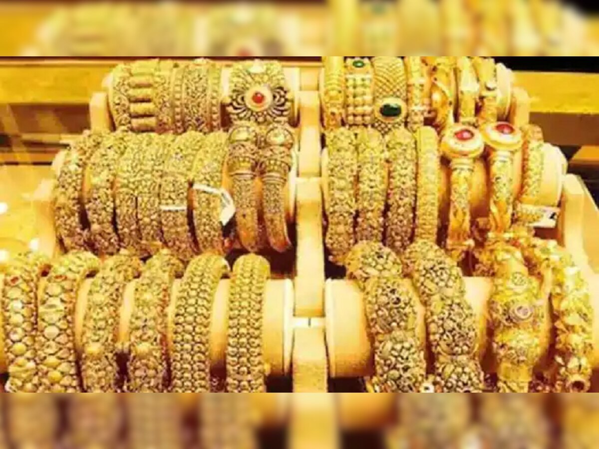 Clean Gold Silver jewellery : जुन्या सोन्याच्या दागिन्यांना येईल झळाली, 'ही' गोष्ट करून पाहा title=
