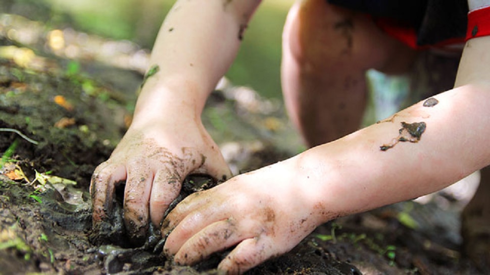 Benefits of playing in soil mud for kids read details