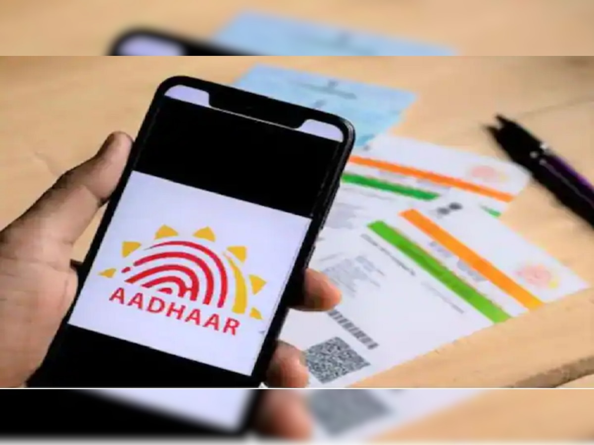  Aadhaar Card Rules: आधार कार्डवर वारंवार नाही बदलता येत तुमचं नाव, काय आहे नियम? जाणून घ्या title=
