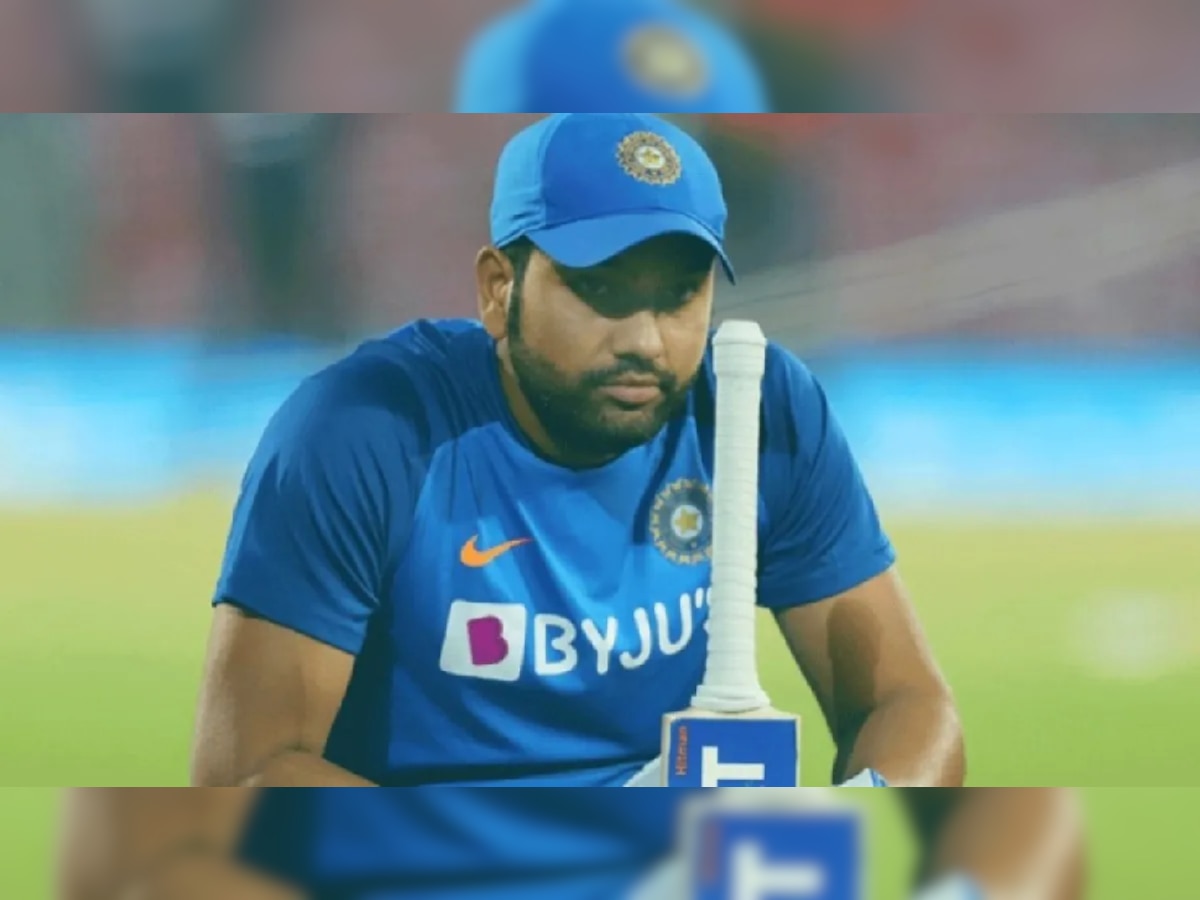 LIVE मॅचमध्ये Rohit sharma ने काढली पँट; कॅमेऱ्यात कैद झाली 'ती' घटना title=