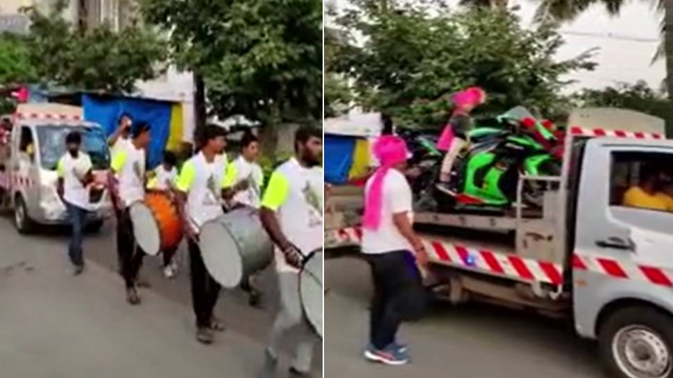 नव्याकोऱ्या 21 लाखांच्या बाईकची वरात; कोल्हापूरात वाजत घरात; पाहा Video