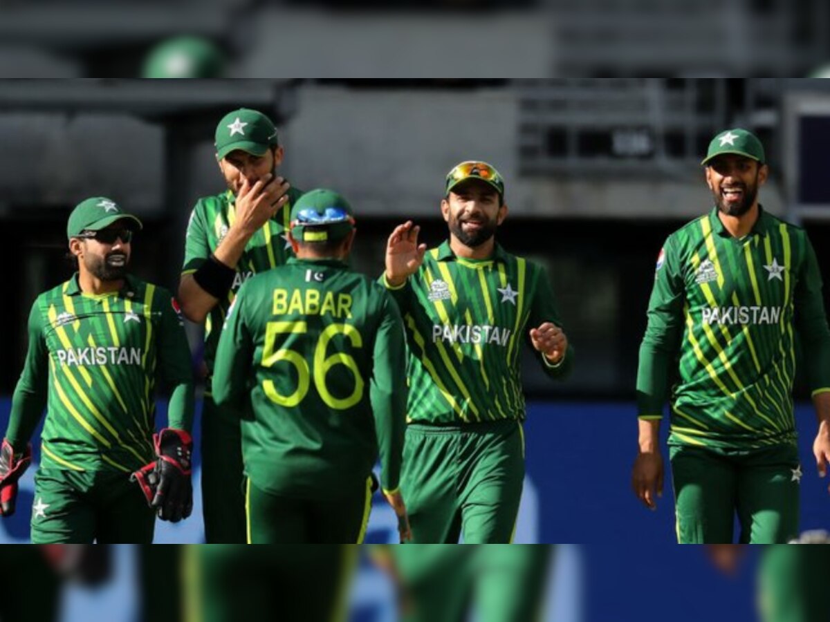 अखेर पाकिस्तानने विजयाचा नारळ फोडला, नेदरलँडवर 6 विकेट्सने मात! title=