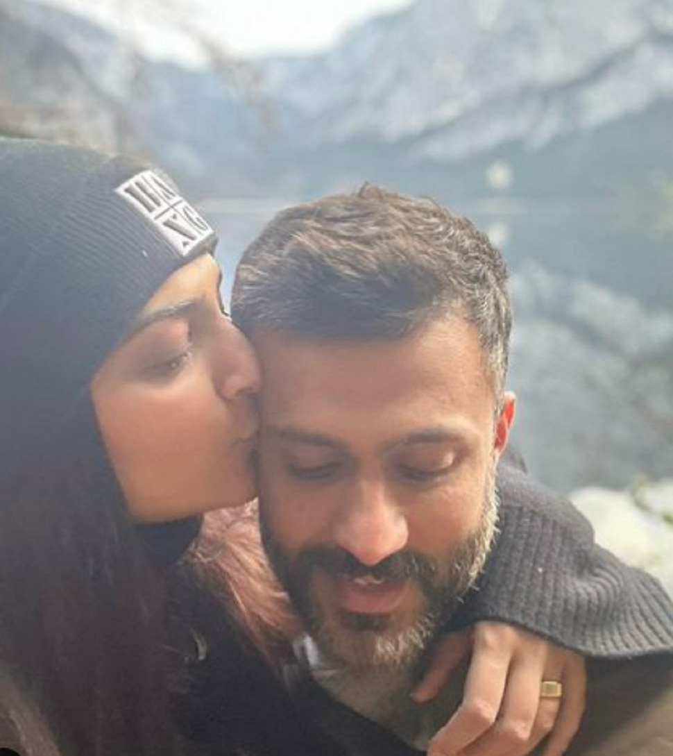 Bollywood Actress Soman kapoor and husband Anand Ahuja went for a much needed trip post babys birth 