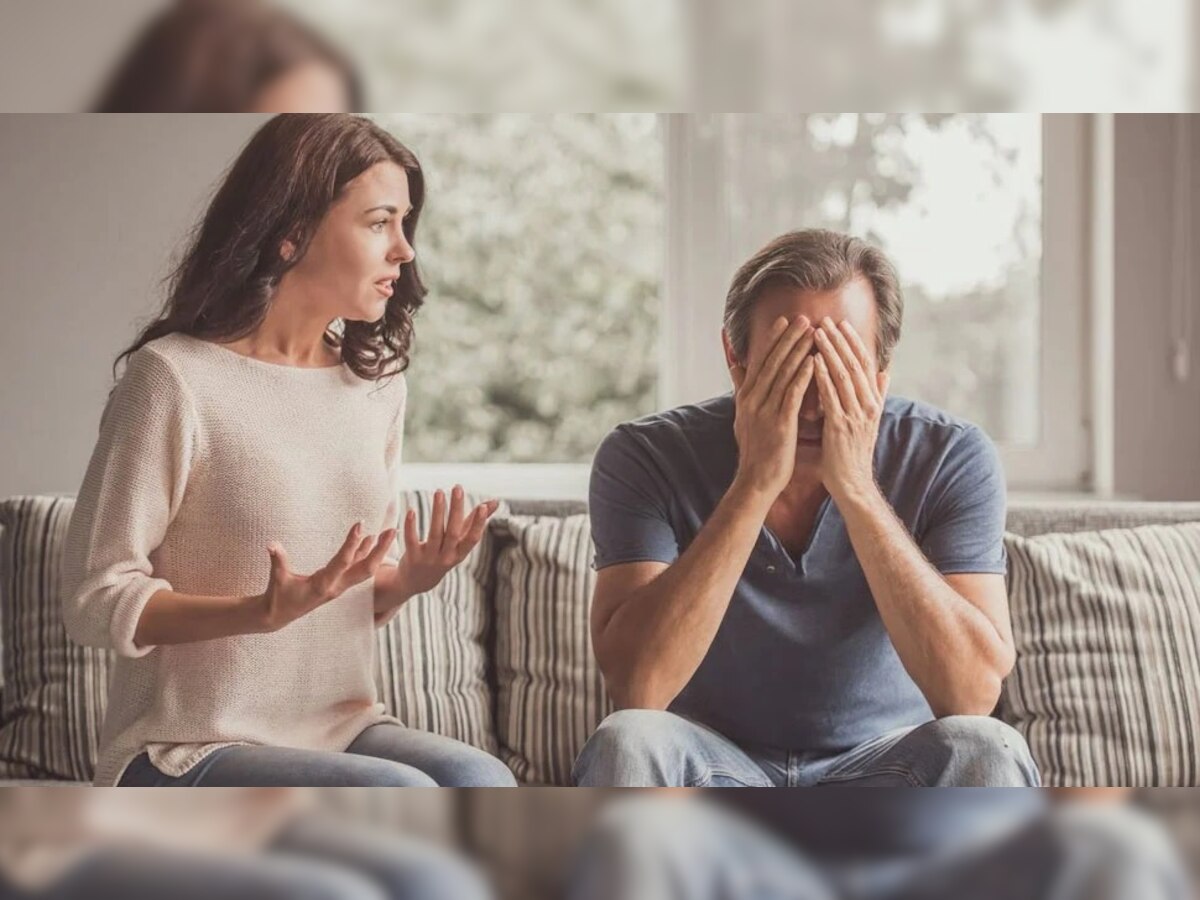Relationship Tips: पतीच्या 'या' 4 गोष्टींचा पत्नीला येतो राग, तुम्ही ही करतात का अशी चूक title=