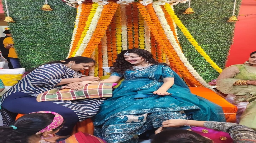 palak muchchal, palak muchchal wedding, palak muchchal mithun, palak muchchal mehendi ceremony,  palak muchchal singer, marathi news, news in marathi  