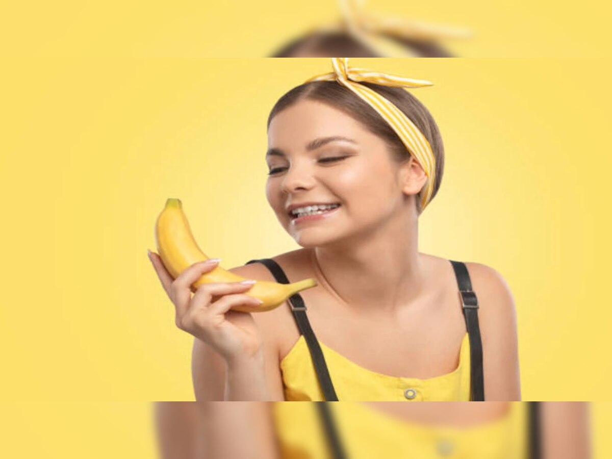 Banana Benefits: हिवाळ्यात दररोज 1 केळ खा; होतील जबरदस्त फायदे; हजारो रुपयांची बचत होईल title=