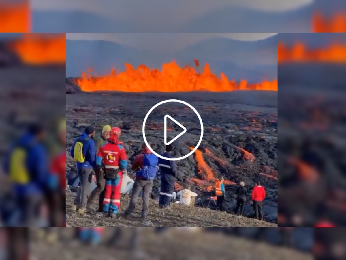 Shocking: ज्वालामुखी बघायला लोकांची तुफान गर्दी, तेवढ्यात झालं असं काही की... पाहा Video title=
