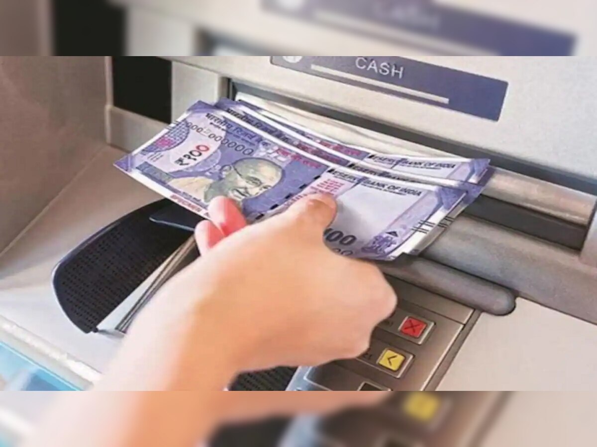 Fact Check : ATM मधून पैसे काढण्यासाठी मोठा भूर्दंड पडणार? title=