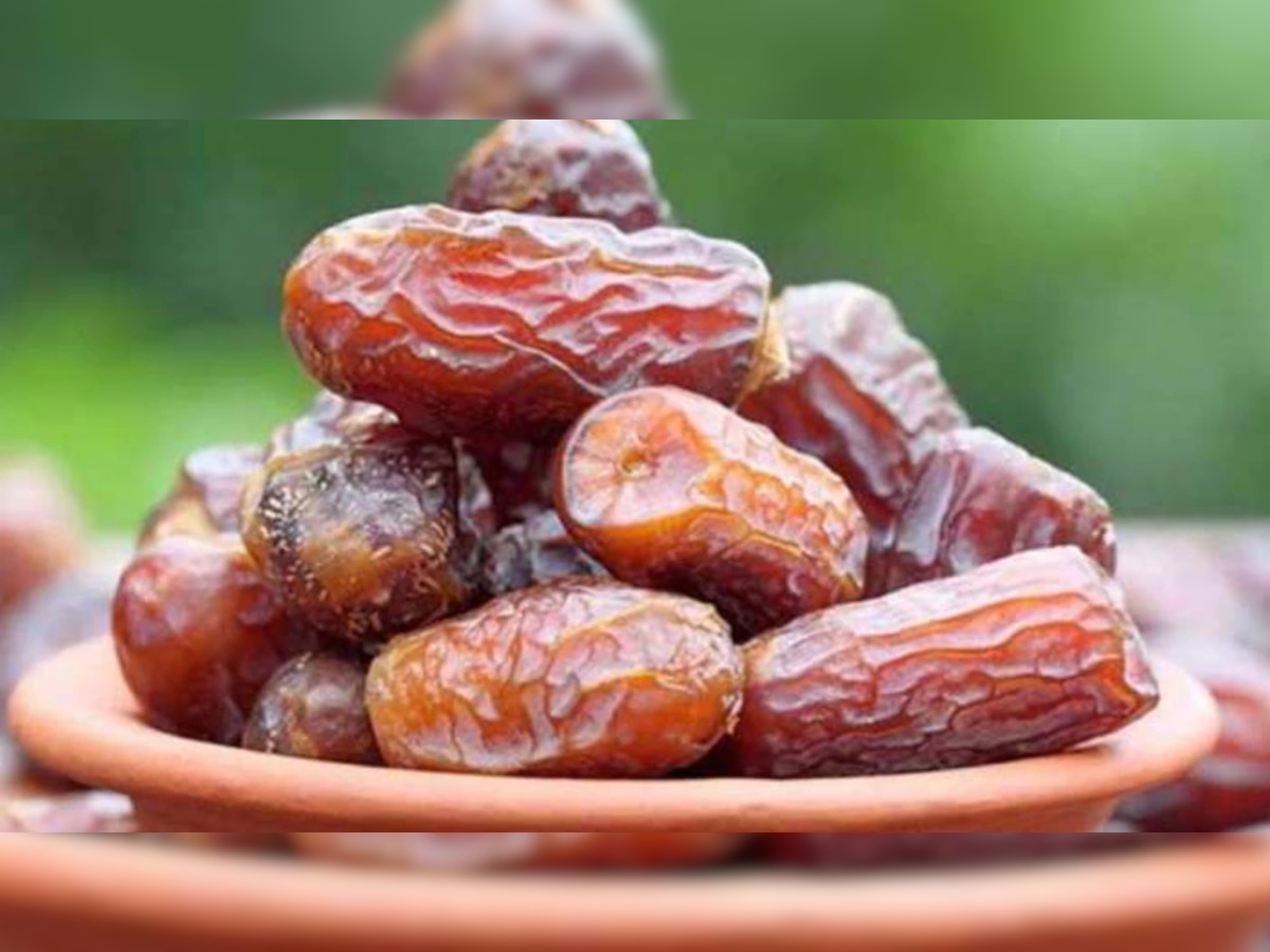 Dates Benefits : खजूर खाण्याचे आरोग्यवर्धक फायदे माहितीयेत का?  title=