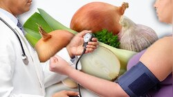 High Blood Pressure मध्ये वरदान ठरतो कच्चा लसूण, जाणून घ्या याचे फायदे