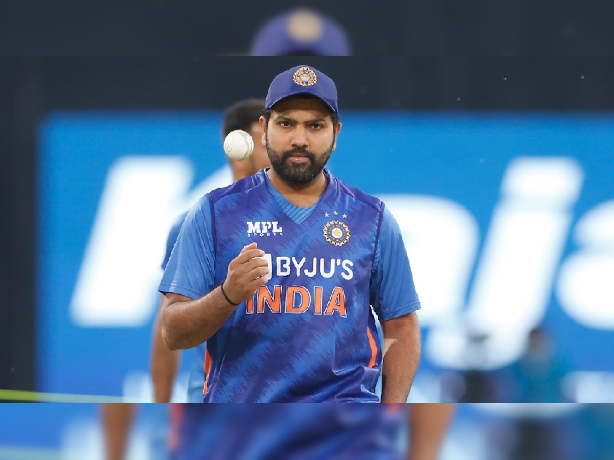 Team India मध्ये लवकरच होणार 'या' घातक गोलंदाजाची एन्ट्री; Rohit sharma घेणार निर्णय title=