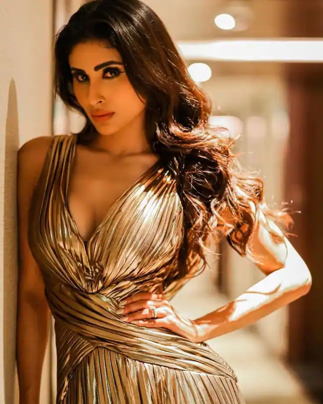 अभिनेत्री मौनी रॉय (mouni roy)