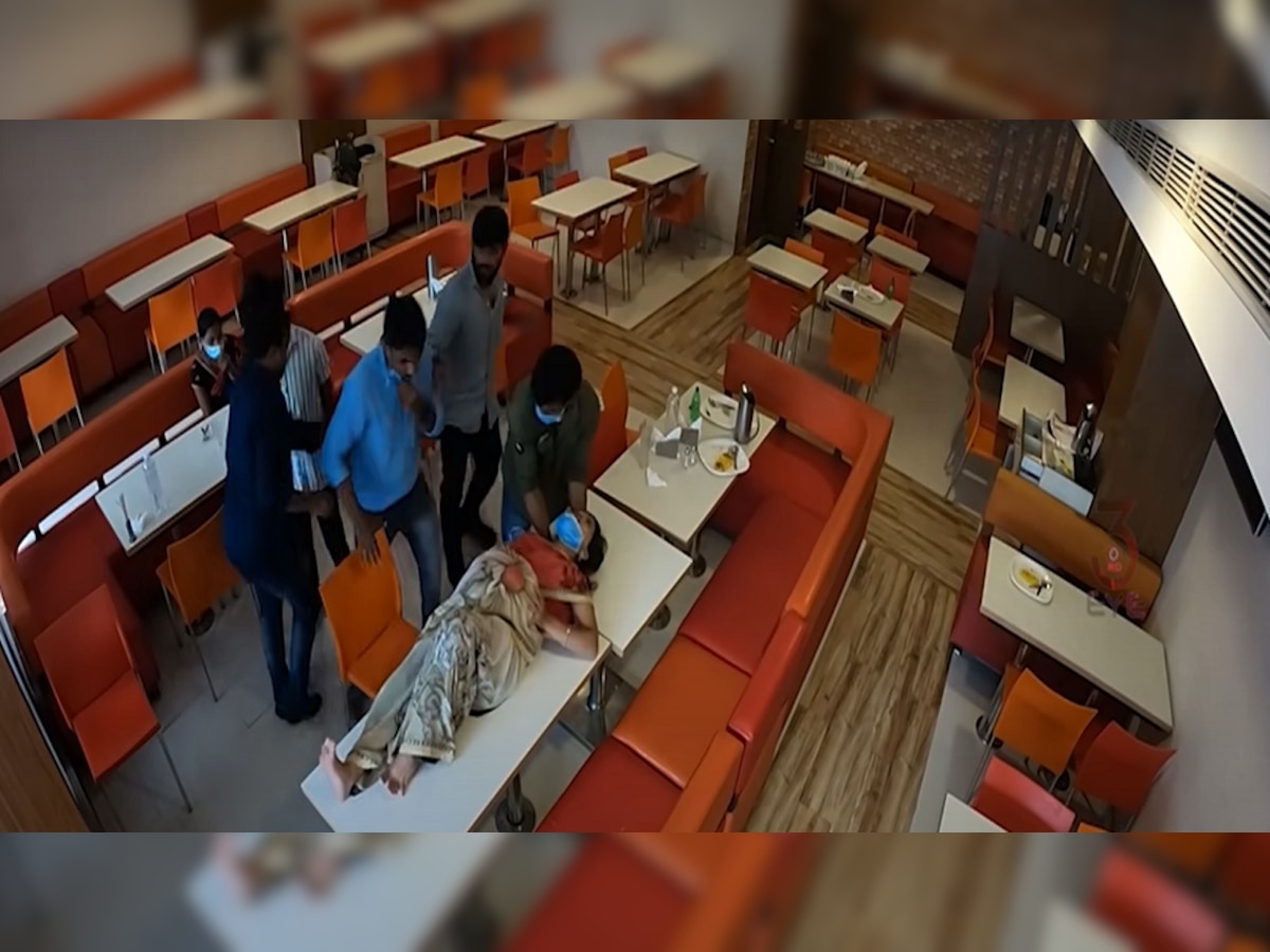 Video : गर्भवती महिलेला रेस्टॉरंटमध्ये आल्या कळ्या आणि मग डॉक्टर बनले 'थ्री इडियट्स' title=