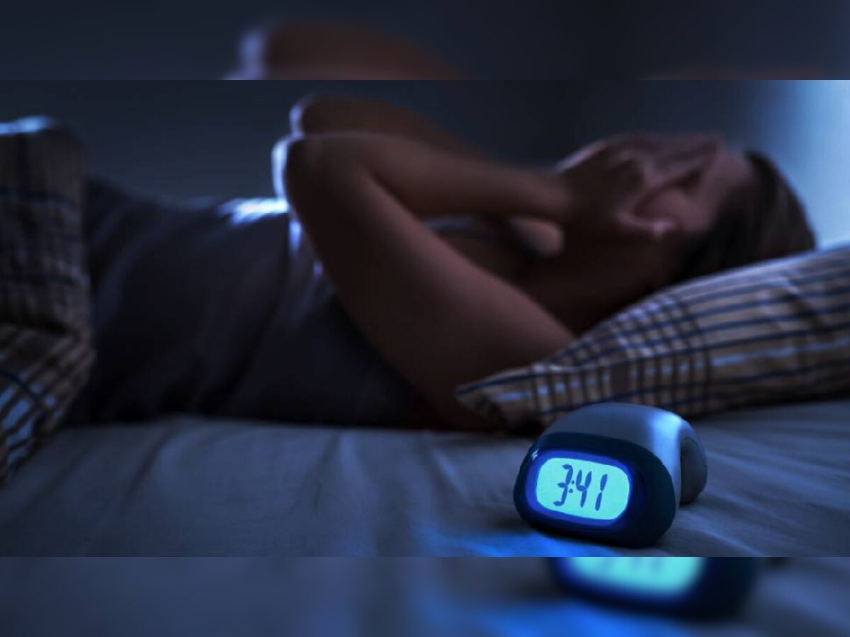 #DeepSleep टेन्शनमुळे रात्रभर झोप येत नाही? वापरा या टिप्स, शेवटची टीप आहे भन्नाट title=